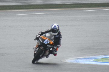 バイクに乗る男性